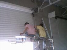 安裝卷簾門